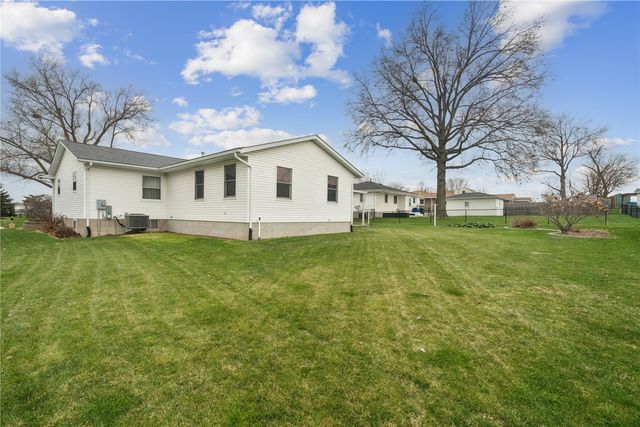 2201 Balsam Dr SW, Cedar Rapids, IA 52404