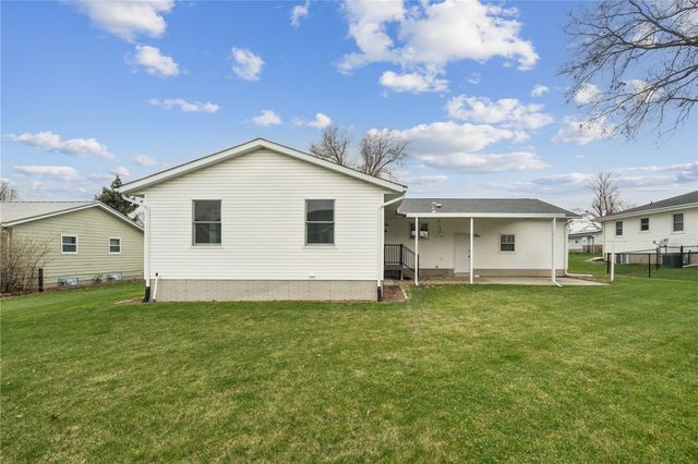 2201 Balsam Dr SW, Cedar Rapids, IA 52404