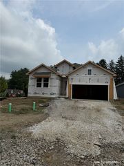 306 Delta Way, Elyria, OH 44035