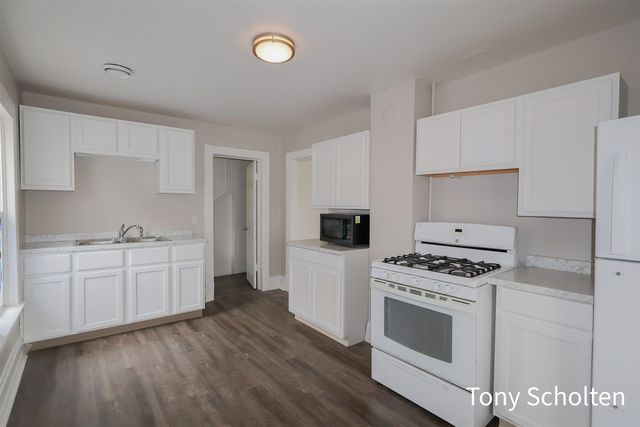 1351 Broadway Avenue, Grand Rapids, MI 49504