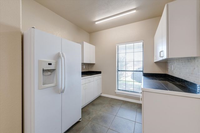 905 Heather Drive 200, Euless, TX 76040