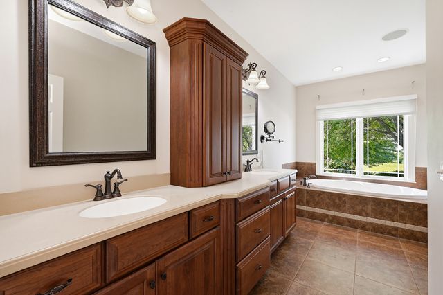 6117 Whitetail Ridge Drive, Yorkville, IL 60560