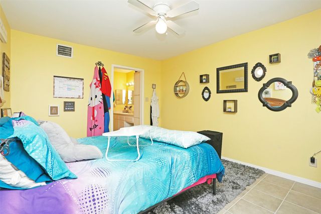 2626 Holly Hall Street 1012, Houston, TX 77054