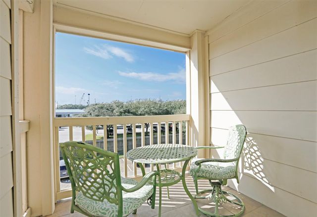 2626 Holly Hall Street 1012, Houston, TX 77054