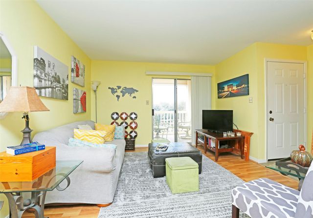 2626 Holly Hall Street 1012, Houston, TX 77054