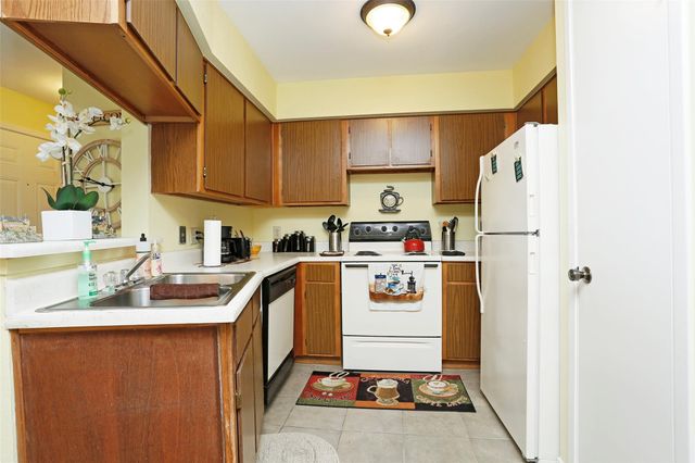 2626 Holly Hall Street 1012, Houston, TX 77054