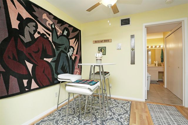 2626 Holly Hall Street 1012, Houston, TX 77054