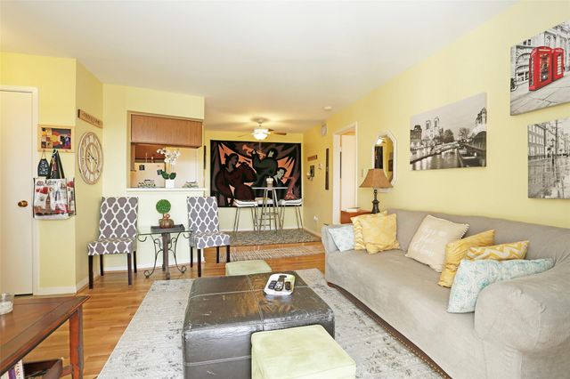 2626 Holly Hall Street 1012, Houston, TX 77054