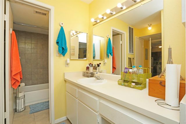 2626 Holly Hall Street 1012, Houston, TX 77054