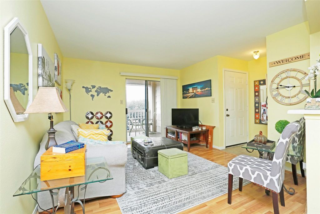 2626 Holly Hall Street 1012, Houston, TX 77054