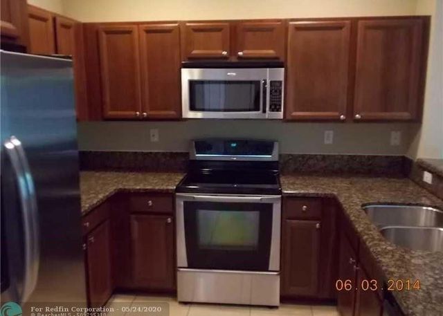 21205 NW 14th Place 319, Miami, FL 33169