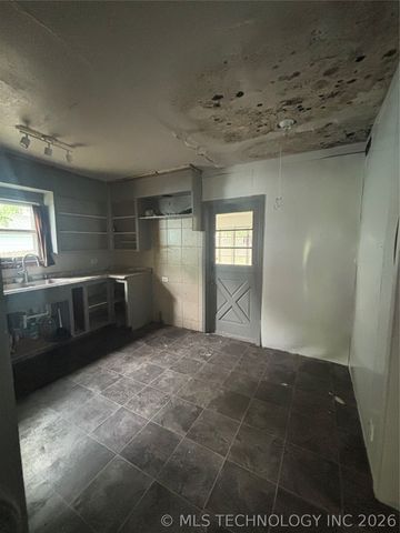 206 N Vine Avenue, Cleveland, OK 74020