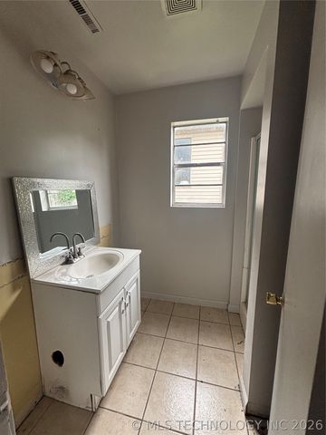 206 N Vine Avenue, Cleveland, OK 74020