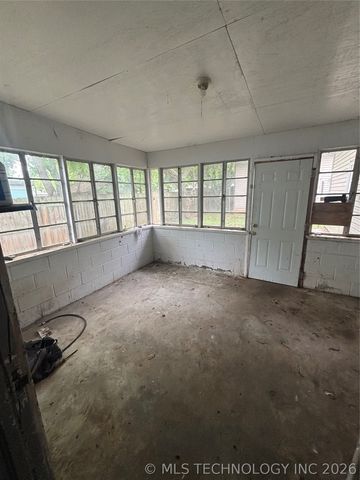 206 N Vine Avenue, Cleveland, OK 74020
