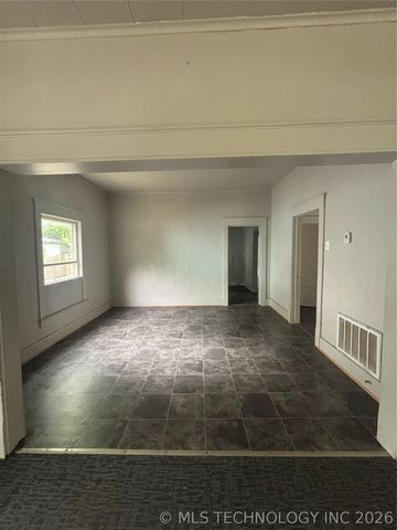 206 N Vine Avenue, Cleveland, OK 74020