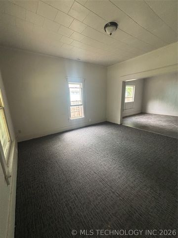 206 N Vine Avenue, Cleveland, OK 74020
