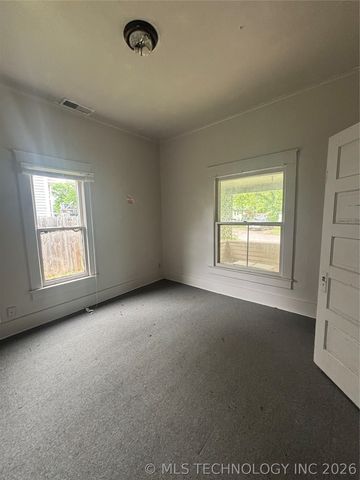 206 N Vine Avenue, Cleveland, OK 74020