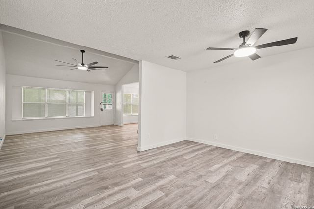 134 High Oak, Universal City, TX 78148