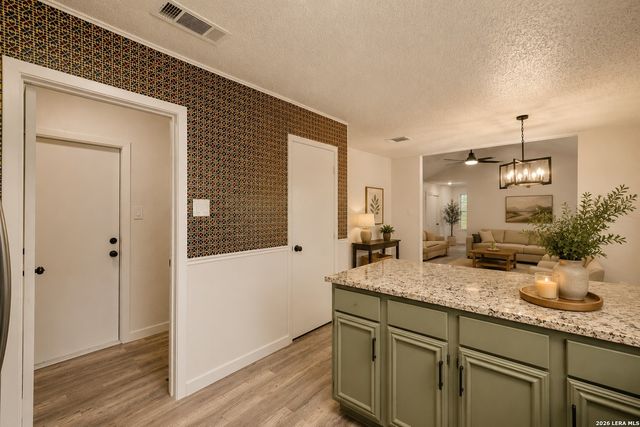 134 High Oak, Universal City, TX 78148