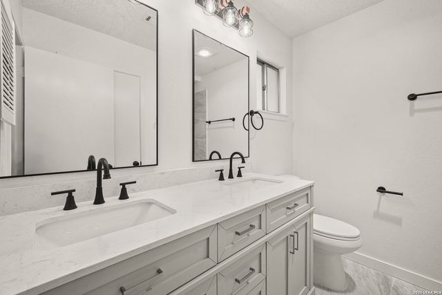 134 High Oak, Universal City, TX 78148