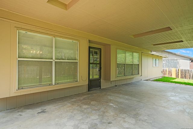 134 High Oak, Universal City, TX 78148