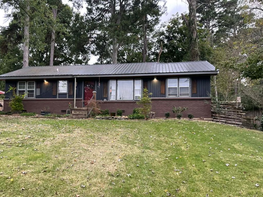 913 1st Ave, Tullahoma, TN 37388