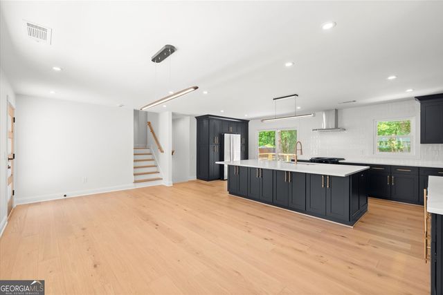 61 Suburban Drive NW, Kennesaw, GA 30144