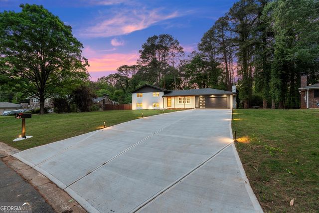 61 Suburban Drive NW, Kennesaw, GA 30144