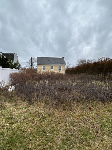 43 Abby Lane, Shirley, NY 11967