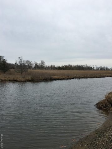 43 Abby Lane, Shirley, NY 11967