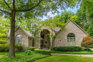 35700 Cross Creek N, Farmington Hills, MI 48331