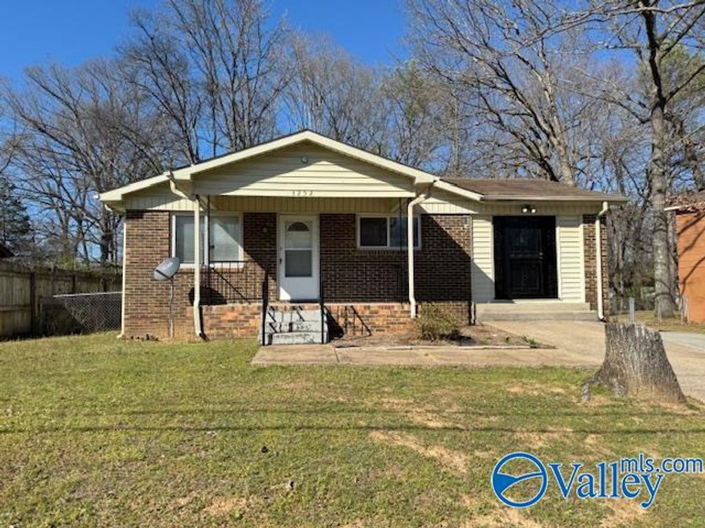 3252 Uvalde Lane NW, Huntsville, AL 35810