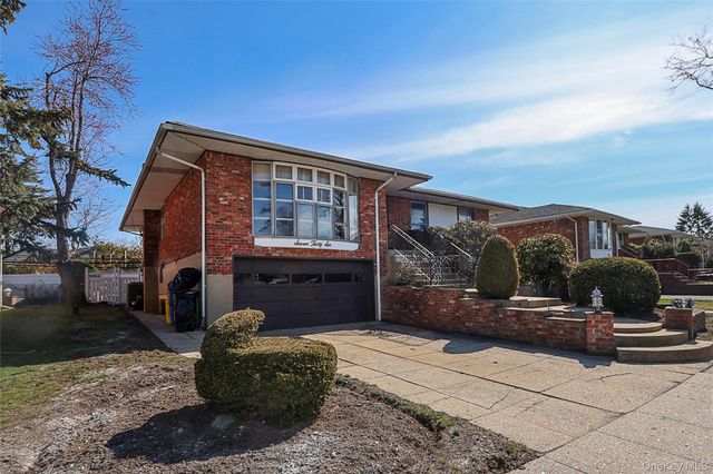 736 Bunker Road, North Woodmere, NY 11581