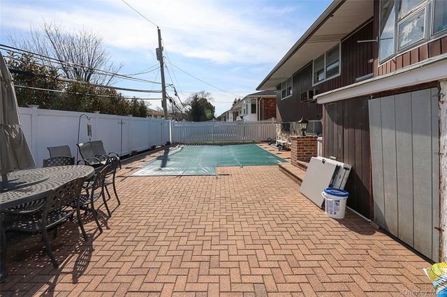 736 Bunker Road, North Woodmere, NY 11581