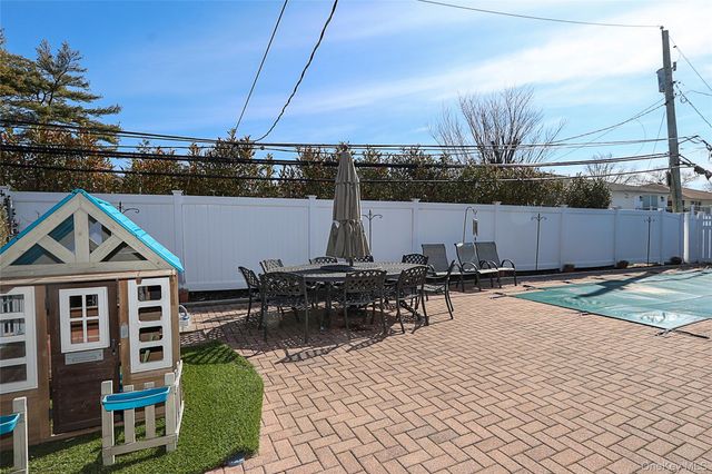 736 Bunker Road, North Woodmere, NY 11581