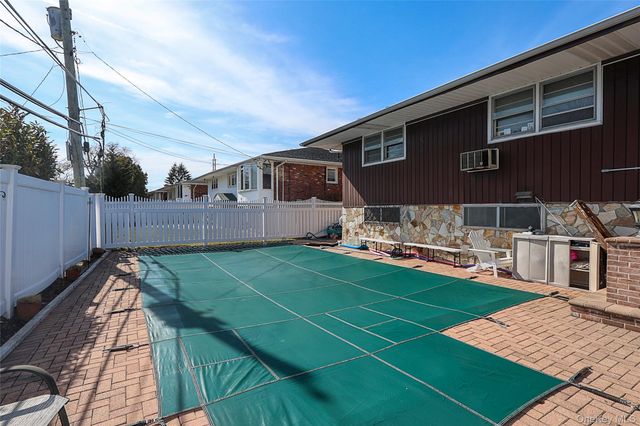 736 Bunker Road, North Woodmere, NY 11581