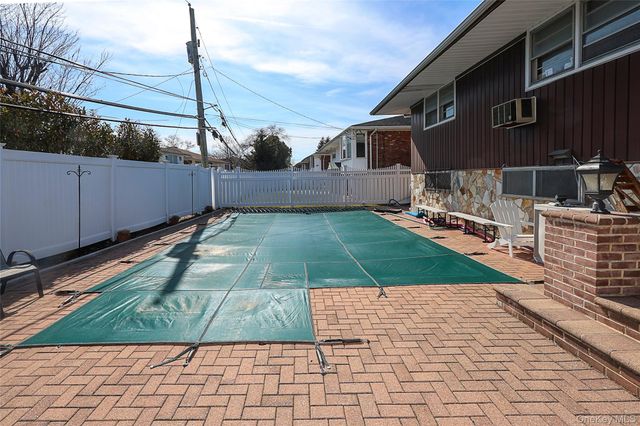 736 Bunker Road, North Woodmere, NY 11581