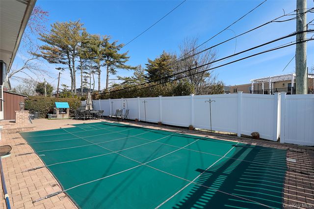 736 Bunker Road, North Woodmere, NY 11581