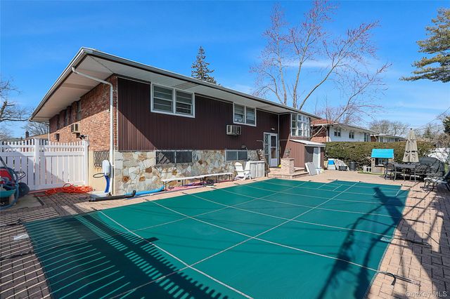 736 Bunker Road, North Woodmere, NY 11581