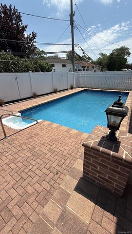 736 Bunker Road, North Woodmere, NY 11581