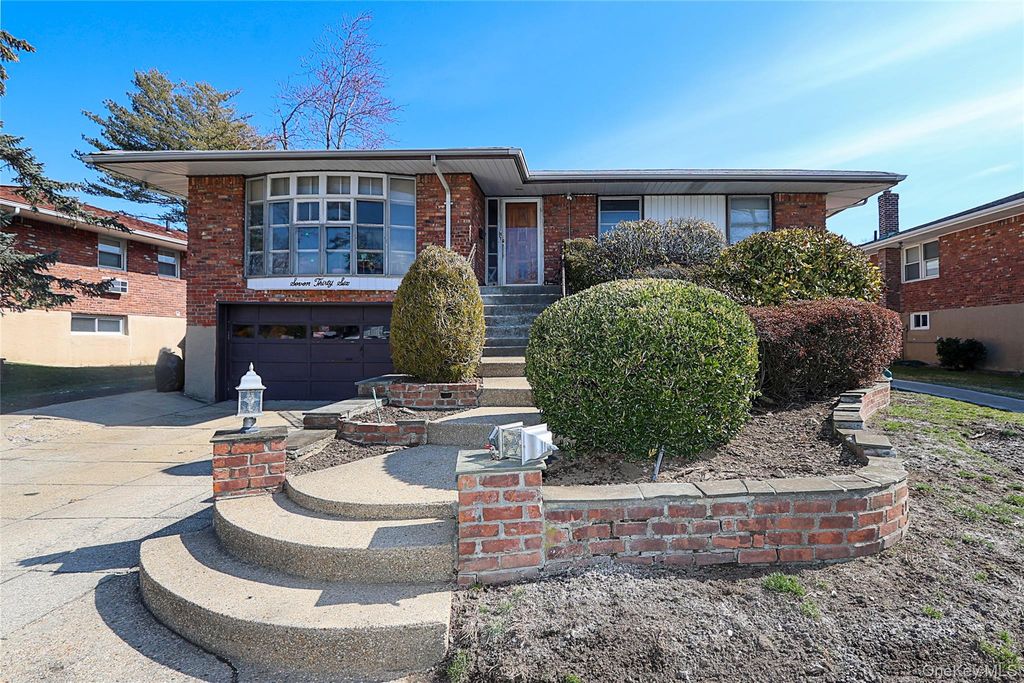 736 Bunker Road, North Woodmere, NY 11581