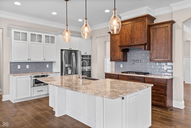 6582 W Deerfield Drive, Zionsville, IN 46077