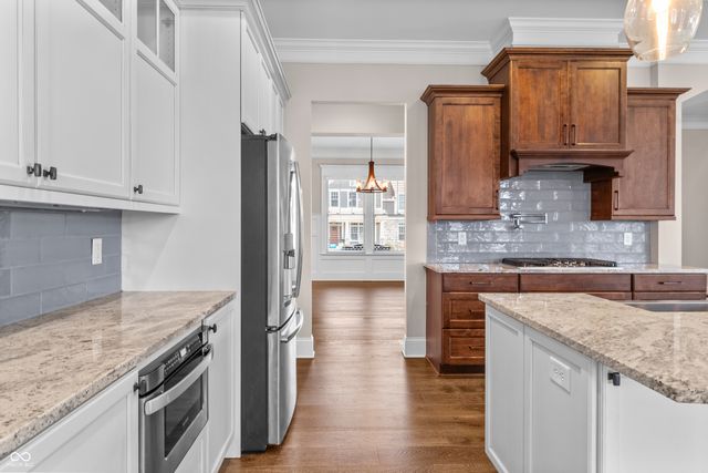 6582 W Deerfield Drive, Zionsville, IN 46077