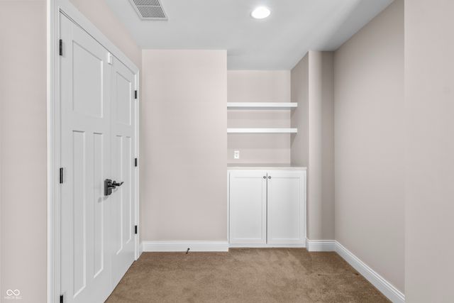 6582 W Deerfield Drive, Zionsville, IN 46077