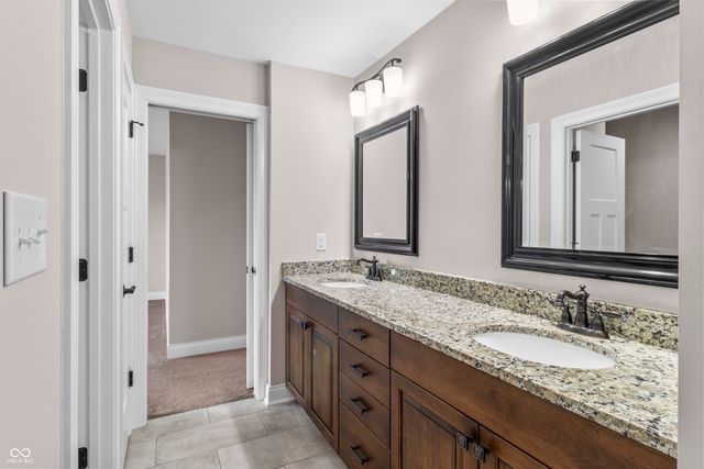 6582 W Deerfield Drive, Zionsville, IN 46077