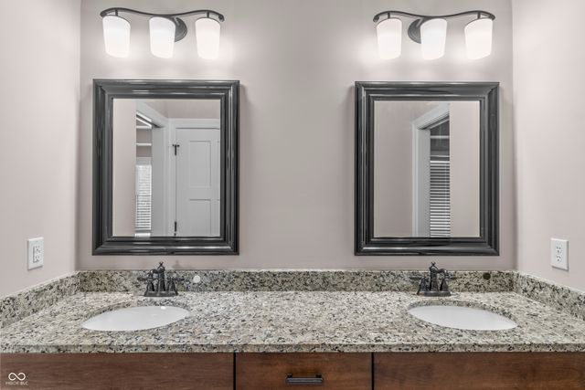 6582 W Deerfield Drive, Zionsville, IN 46077