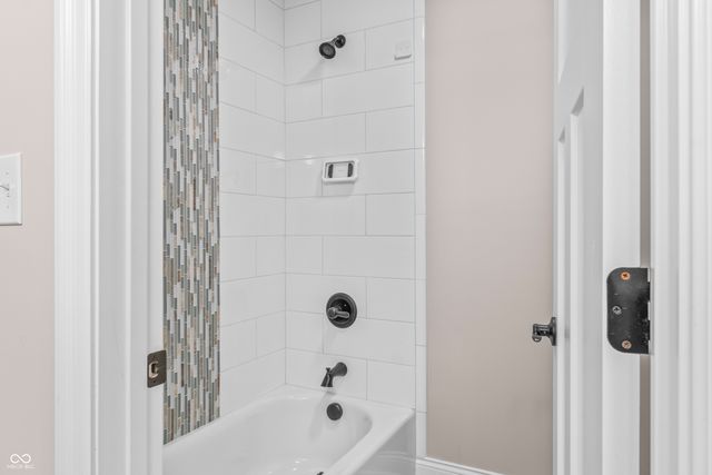 6582 W Deerfield Drive, Zionsville, IN 46077