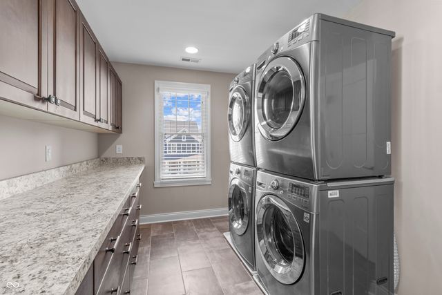 6582 W Deerfield Drive, Zionsville, IN 46077