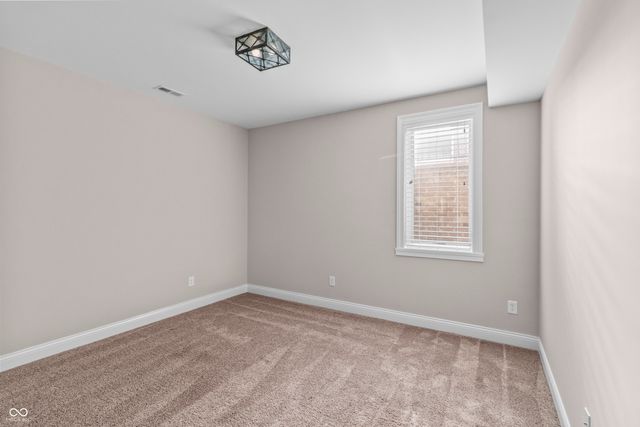 6582 W Deerfield Drive, Zionsville, IN 46077