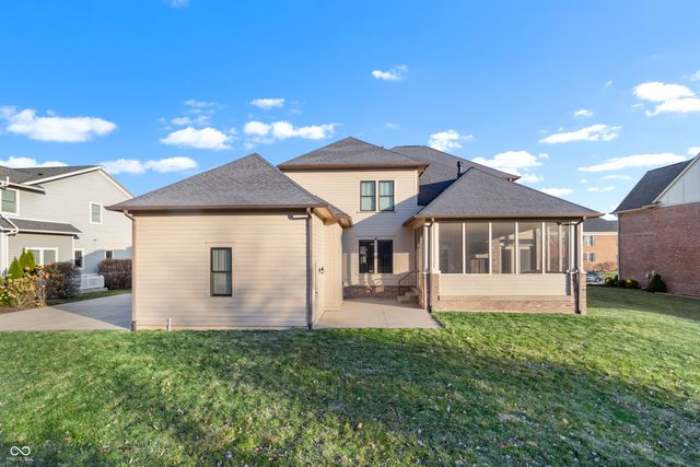 6582 W Deerfield Drive, Zionsville, IN 46077